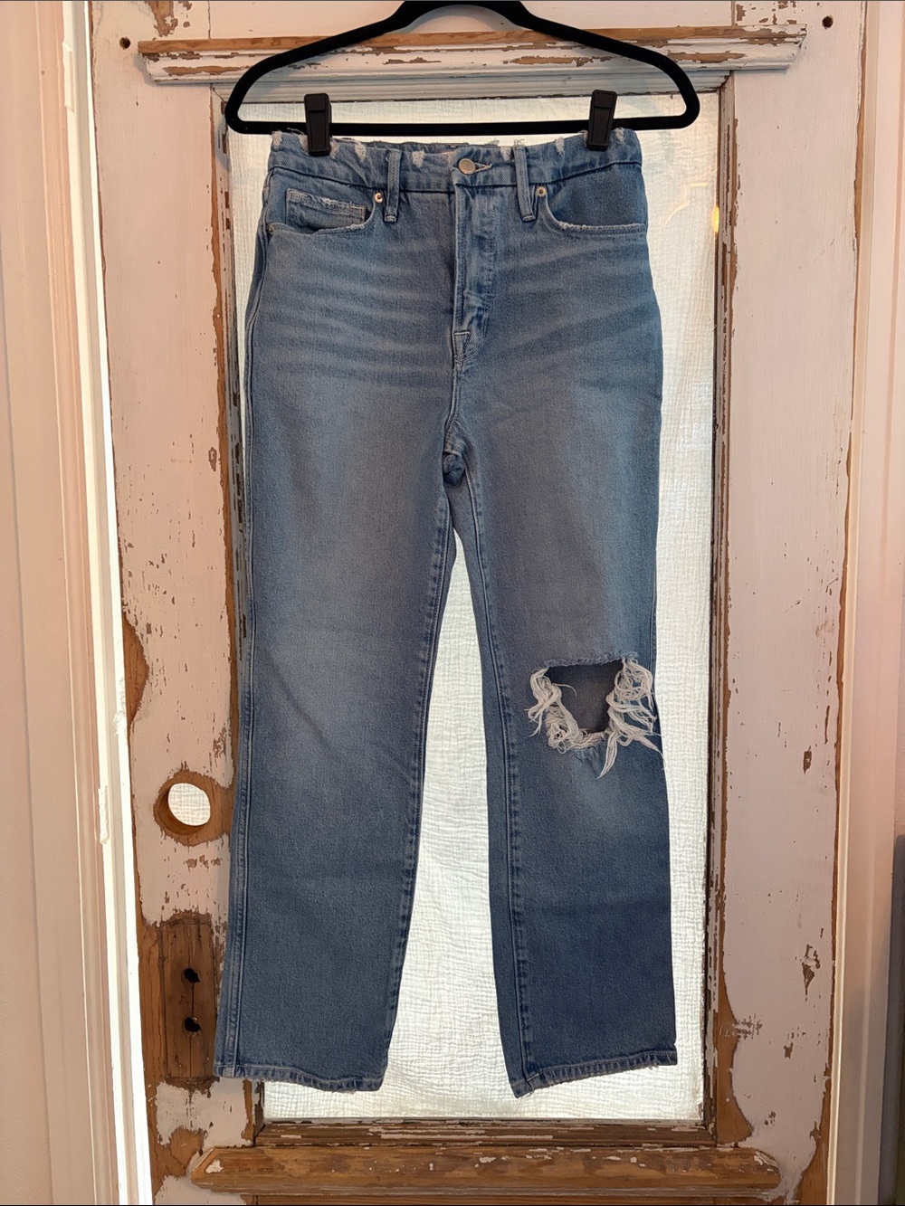 Good American Light Blue Straight-Leg Jeans with Knee Rip